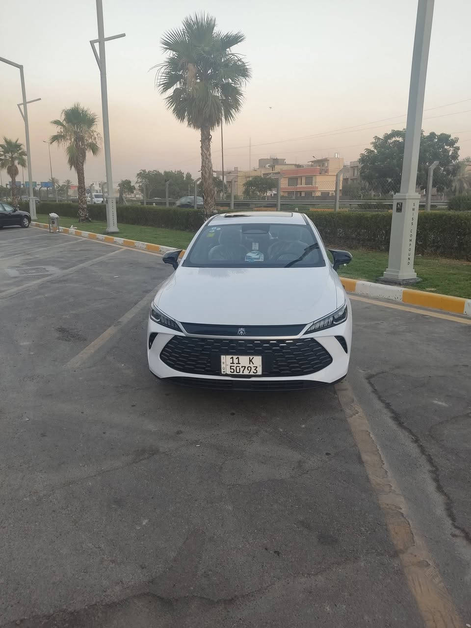 بي واي دي للبيع فول مواصفات
فتحه 
بصمه وكارت 
13 كامره 
خاصيةالركن الذاتي 
ويل كب ابلادي 
لون زيتوني ورصاصي الداخل 
جديده وكامل ومجهزه من كل النواحي كماليات واوامر صوتيه برامج كامله وبعده ماعابره الف بلمشي قليل جدا مال بيت ماشيه تقريبا 950 كيلو التواصل على الرقم 
*********** موقع السياره الغزاليه قرب دائرة المرور
