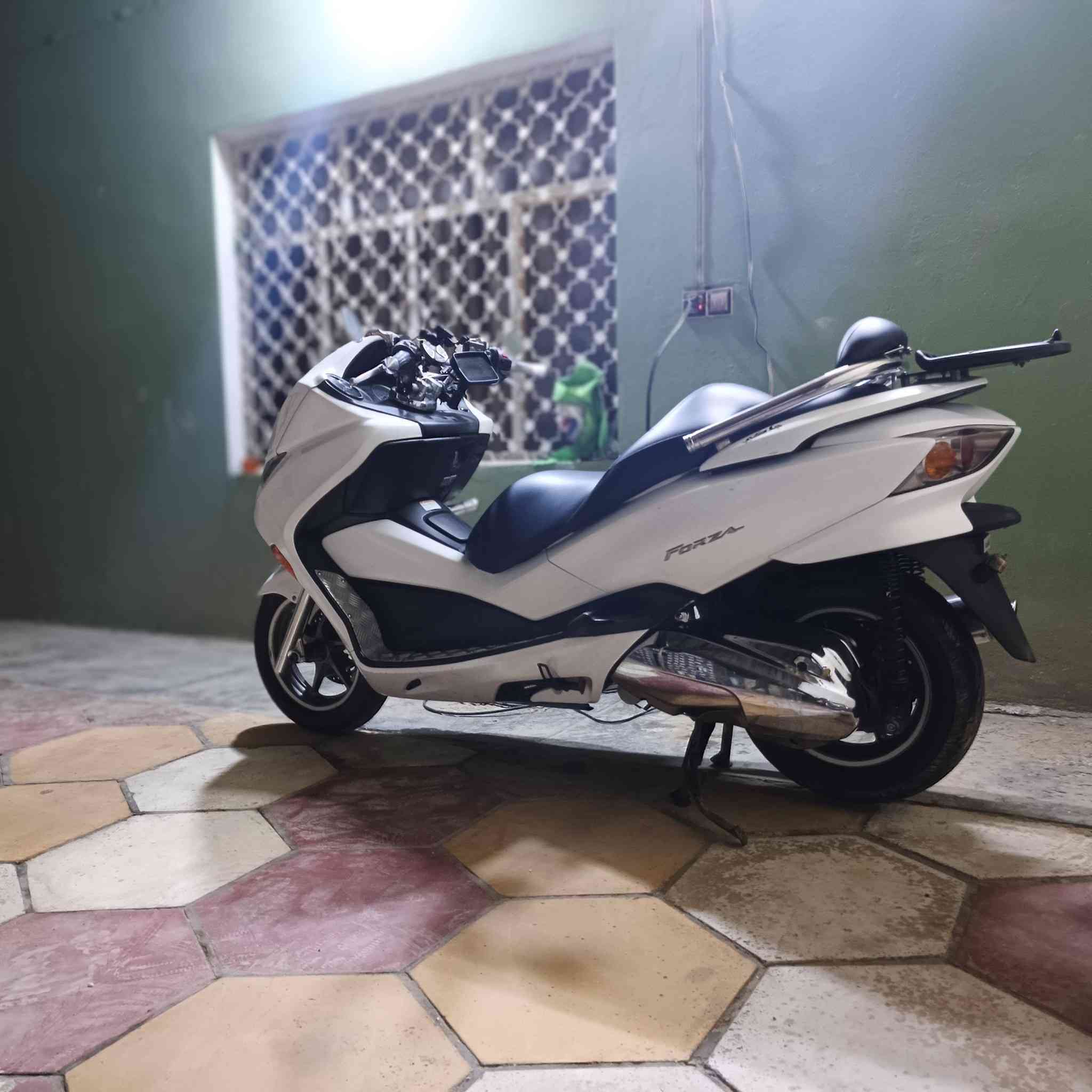 للبيع فورزه 10/0 بومه فول تزويد
برغي مامفتوح بيها اوراق كامله+
7كير 4تحويلات (S_7) كهربائيات
كلها شغالها سماعات حساسات خير 
من الله +مصدات هوااء 
صندوق (جنطه) 😅مكاني ديوانيه
مركز سعر خاص باقي تفاصيل ع
***********
