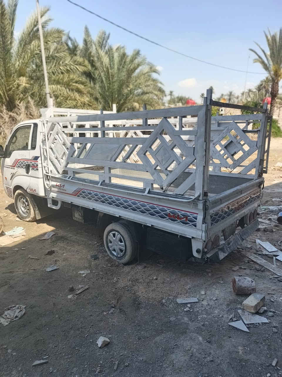 سلام عليكم  كيا مديل 2008 للبيع سعر 75 وبيه مجال بسيط مكاني كربلاء طويريج للاستفسار اتصل على رقم ***********
