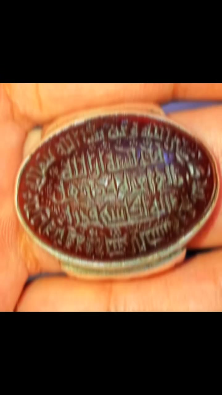 #يا #الله   عقيق يماني احمر كبدي  منقوش من يتقي الله يجعل له مخرجٱ ويرزق من حيث لايحتسب كامله  ايه الرزق منقوشه بالكوفي خط المبدع سيد حيدر العلوي اليد المباركه  منقوشه بالكوفي  خط وصياغه يدويه تحفه صباغه ابو مشتاق التميمي 
توصل على الرقم والستفسار ***********☎️📞👉
 قطعه مال جنايه هاي بس المهتمين بي هيج قطع نادره  
 #فوائد #العقيق اليماني #عن #رسول #الله #محمد #وهل #بيته #الكرام 
عن الامام علي بن موسى الرضا عليه السلام عن ابائه عليهم السلام قال رسول الله عليه واله ) تختموا بالعقيق اليماني فانه لا يصيب احدكم غم ما دام ذلك عليه  🤲عن النبي محمد صلى الله  عليه واله وسلم انه قال تختموا بالعقيق فانه ينفي الفقر و اليمنى احق بالزينة تعدل وعنه عليه السلام قال صلاة ركعتين بفص تعدل الف ركعة بغيره🤲 شكا رجل الى النبي (ص) انه قطع عليه الطريق فقال هلا تختمتربالعقيق فانه يحرس  من كل سوء
🤲عن الحسين بن علي عليهما السلام قال  لي رسول الله  صلى الله عليه واله وسلم  يابني تختم بالعقيق واليواقيت والعقيق فانه ميمون مبارك وكلما نظر الرجل فيه الي وجهه يزيد نورا و الصلاة فيه سبعون صلاه( 🤲)ويوجد كثير من الروايات عن علي بن ابي طالب… علميا ان حجر العقيق توجد بيه ترددات مشابه بترددات الخلايا المخيه الخاصه بالتركيز  وفي كثير من الفوائد للأنسان لخلايا الدم وعدم النسيان وتركيز البال ويعطي اوكسجين لخلايا الدم بالهدوء وراحت البال 🤲  عن الصادق عليه السلام  شكا رجل اليه   يوصي بالعقيق اليماني يمحي الفقر وجلب الرزق وتسهيل الآمور بالتجاره   

مختصون ومتمكنون بجميع الاحجار المروحنه والطاقه  وخبير بالاحجار المروحنه والطاقه #باذن الله 👉✌️
