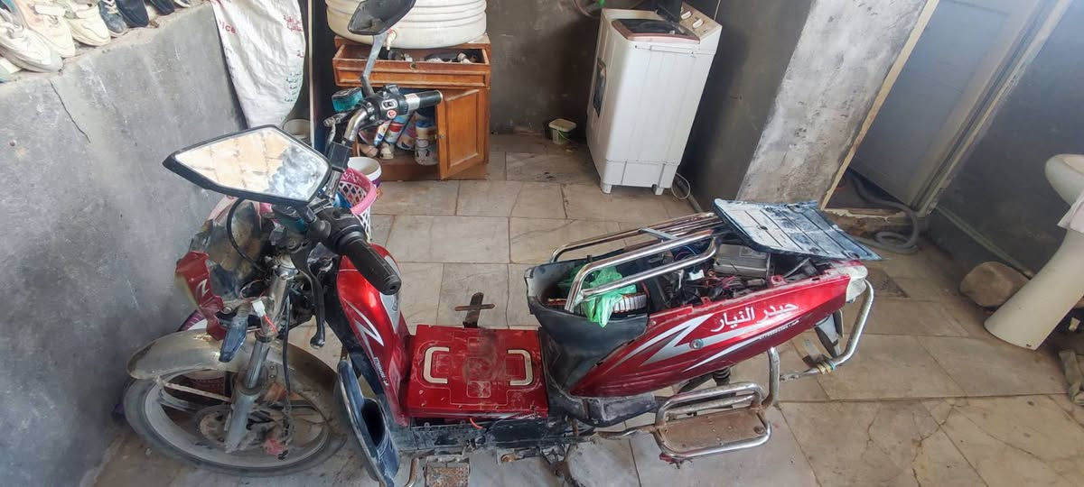 دراجه شحن للبيع مفصخة
وديتها للمصلح 
كال بيها الملف عاطل
والعقل هم عاطل 
تصليحها 150
سرعتها جانت 99
باتريات جدد 
لايتات شغاله
اشاير شغاله 
رايداها ب200 
جانت وين ما اريد اروح بيها شحن فول


**إذا كنت صاحب هذا الإعلان وتريد حذفه لأي سبب، رجاءا أرسل رسالة إلى الدعم الفني**