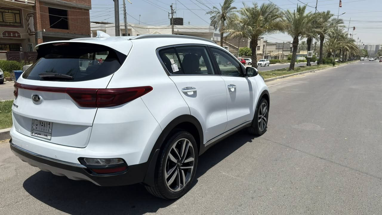 السلام عليكم
كيا سبورتج 2021 خليجي 
بصمة
كاميرا 
حساس امامي خلفي 
كشنات كهرباء 
شاشة كبيرة كار بلي اصل 
داخل حمصي 
جلد 
اشاير مري و ترحيب 
ماشية 40 الف حقيقي 
سيارة كاملة مكملة بيهة شخط اقل من شبر بالباب الخلفي عكس السايق متصلح بالكارت موجود بالصور 👇

السعر : 21,500 $ 
العنوان : السيدية 
وتساب و اتصال : ***********
