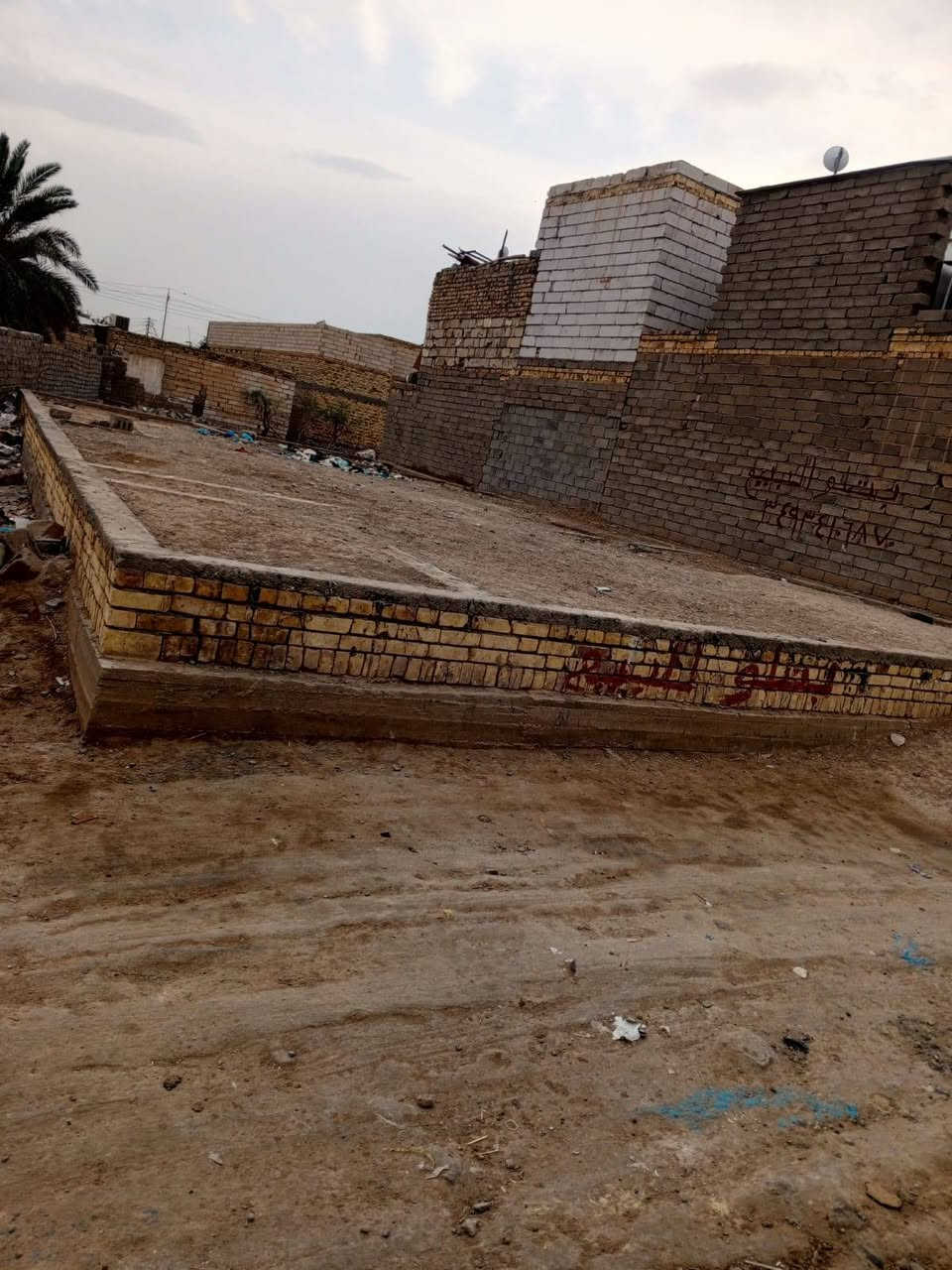 سلام عليكم 
بتلو مساحته 200
ناحيه سدناويه 
بل عصوم
سعر 22وبيه مجال 
مكلف بل نشر رقم صاحبه 
***********
