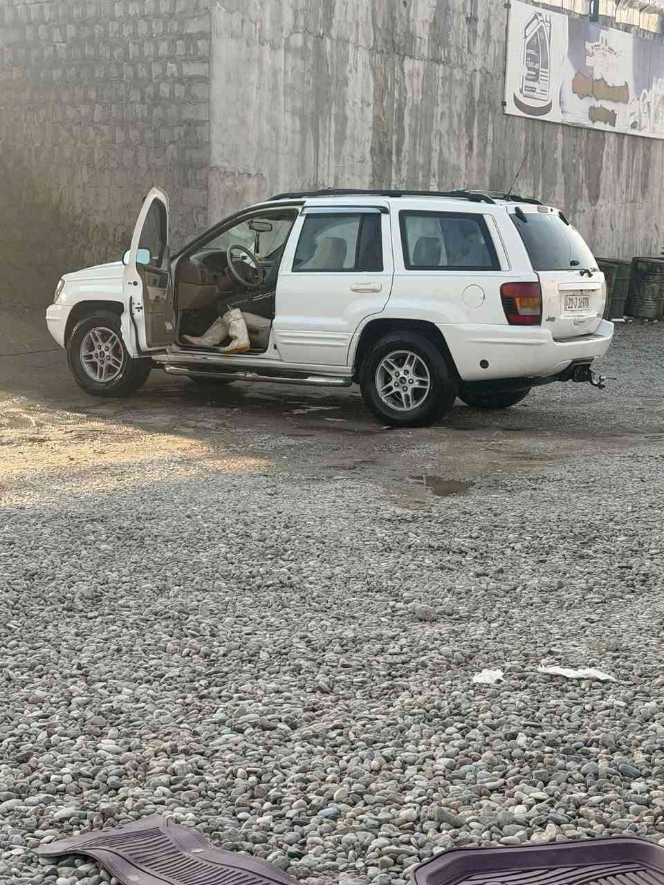 موديل 2000
بدون صبغ 
منضم غاز بنزين 
محرك 8 به شرط 
سنوي جديد بسمي 
مكلف بل نشر 
سعر 77 بيهه مجال 
مكان كركوك 
***********
