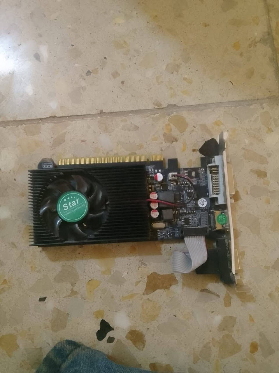 عندي هذني الاغراض مراوس باي شي
كرت شاشه gt 730 4gb بيه منفذ ال VGA يتحرك بس شغال كفاله

هارد ssd 128 gb بس يحتاج تثبت عليه وندوز 
 

كيس لون اسود مواصفات بل فيديو 
معا مروحه واحده وكارتونه الكيس وبراغي الكيس طك كارتون

ماوس ما اعرفه شنو 

ادمن وافق احبك 💗🫪


**إذا كنت صاحب هذا الإعلان وتريد حذفه لأي سبب، رجاءا أرسل رسالة إلى الدعم الفني**