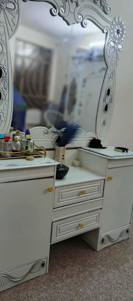 غرفه عراقية تصميم تركي 7 قطع للبيع جديدة كلش سبب البيع مكان ماعندي السعر 850 للتواصل 
***********
