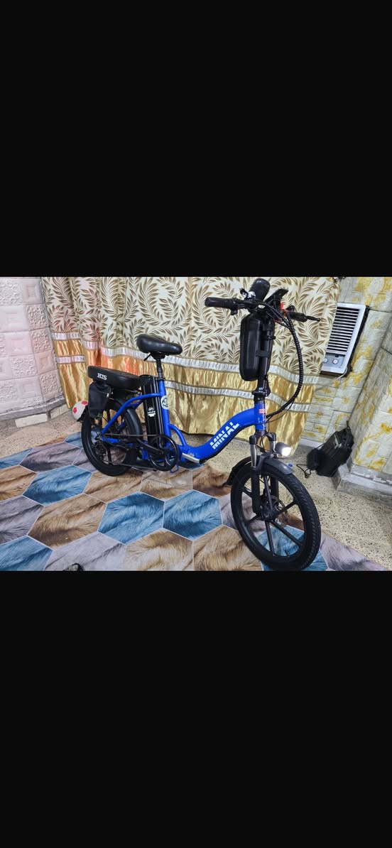 .(TQM DESIGN IN USA تصميم أمريكي) MINAL :الماركة
نوع الدراجة: دراجة جبلية كهربائية قابلة للطي (Folding E-Bike)
لسهولة التخزين والنقل.
البطارية: بطارية ليثيوم قوية من نوع aldoha بجهد 48 فولت (15)
امبير
الإطارات: إطارات عريضة (Fat Tires) من نوع CST BFT بمقاس مثالية لجميع أنواع الطرق (رمل، حصى, أسفلت (0.
ناقل الحركة: نظام سرعات شيمانو (Shimano) يضمن سلاسة التنقل بين التروس.
الشاشة: شاشة LCD رقمية متطورة لعرض السرعة، مستوى شحن البطارية، والمسافة المقطوعة.
الإضافات والمميزات
ا إضاءة LED أمامية قوية للقيادة الليلية الآمنة
v مساعدات أمامية (Front Suspension) لامتصاص الصدمات
وتوفير راحة قصوى.
حقيبة خلفية وحقيبة أمامية إضافية لتخزين أغراضك الشخصية
والشاحن.
مقعد مريح قابل للتعديل مع حقيبة خلفية مدمجة.
اا انم فرامل ديسك (Dis Bks) جا لاسجابة ب السعر ٦٥٠
***********
