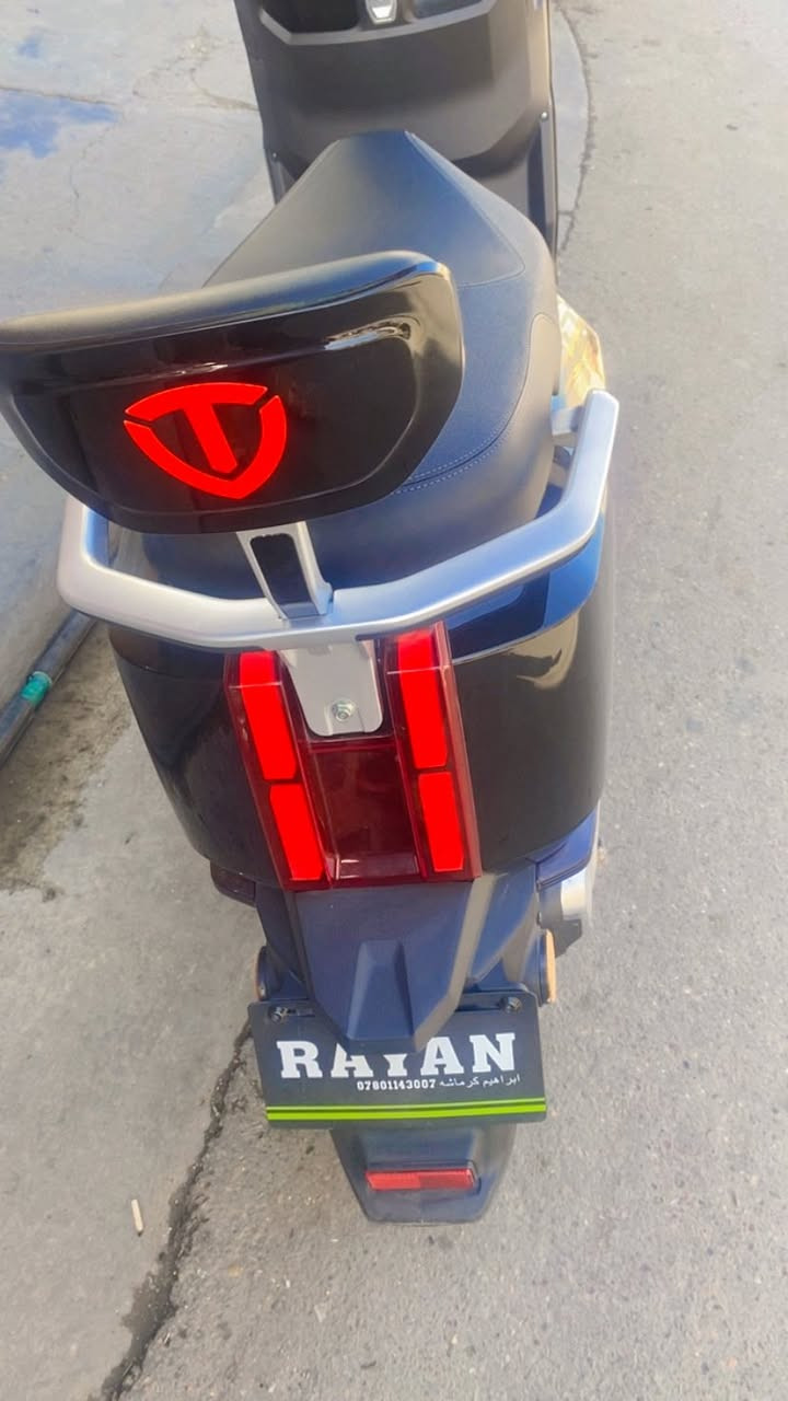 درجة رايان موديل 2025 كاملة نظيفة جداً جداً سرعة 78 حقيقي مرايات بالكارتون محلقات كاملة 35 أمبير ملف 2000 حقيقي السعر ( مليون ومية ) المكان بغداد منطقة الطوبجي  
(حي السلام) للأستفسار التواصل على الرقم ***********
