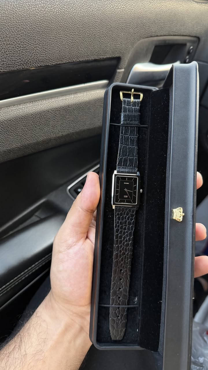 Made in Japan 🇯🇵
سيتزن اكسيد
 شكل التانك دايستر مقاوم للخدوش
انتاج التسعينات 1990s
نظام الميلين
كوارتز 🔋
قطر 37*28
زمبلك زفير
نضافة تامة لوك 
السعر 95$


**إذا كنت صاحب هذا الإعلان وتريد حذفه لأي سبب، رجاءا أرسل رسالة إلى الدعم الفني**