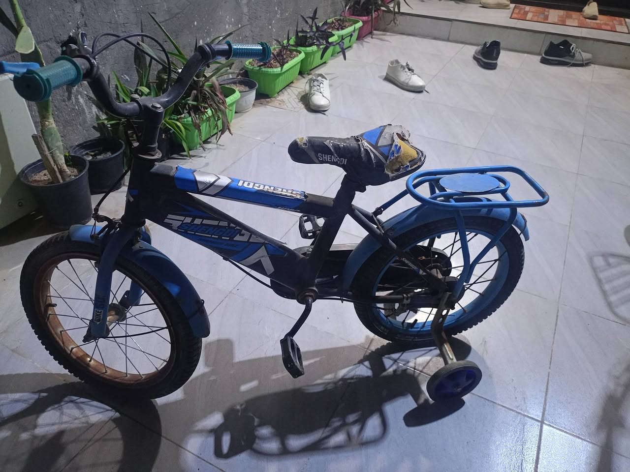 للبيع كلهن ب65 
الكبير جديد
الصغار متروكات 
***********
