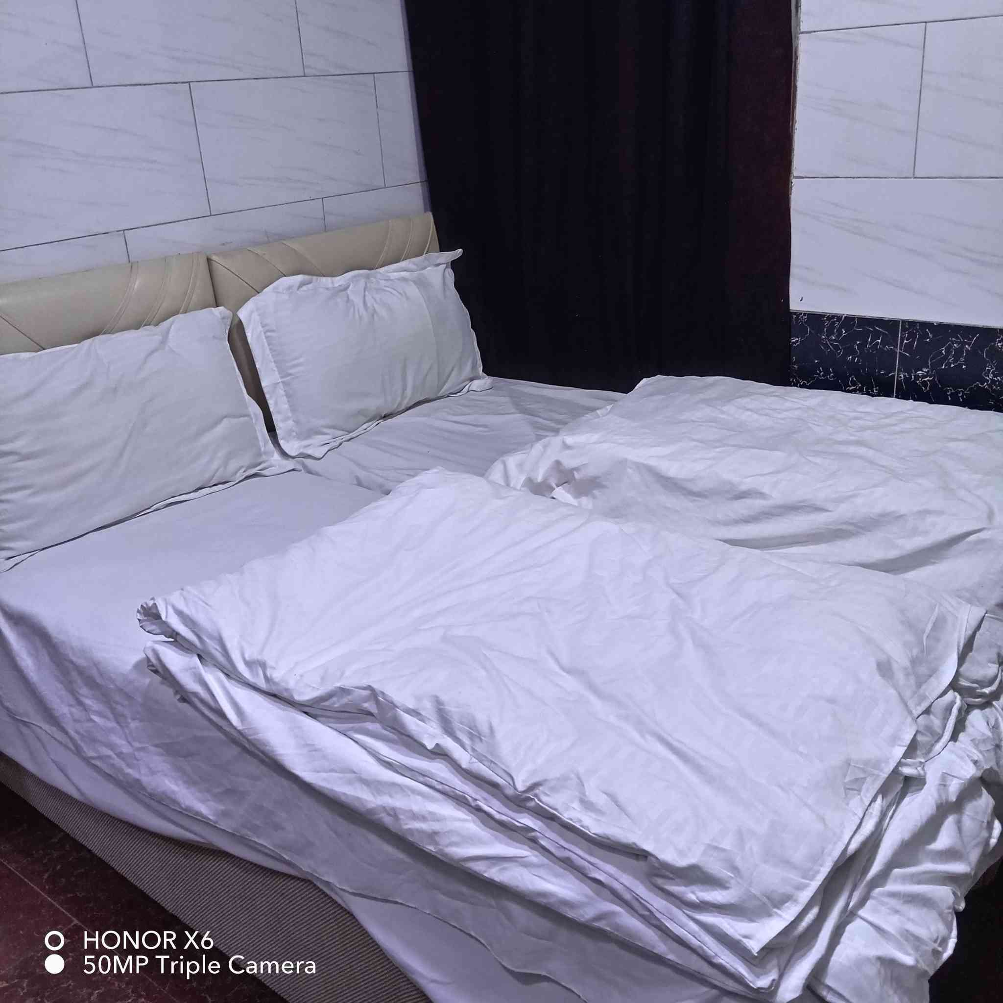 فندق النجم السياحي شارع الجمهوريه مجاور مدرسه المنار يرحب بكم اسعار مناسبه الحملات جاهز من مصعد الي مطعم واسعارنه مناسبه جدن الحملات حملات خصم واسعار مناسبه بدارت الحاج محمد الجبوري والحاج وسام ***********
