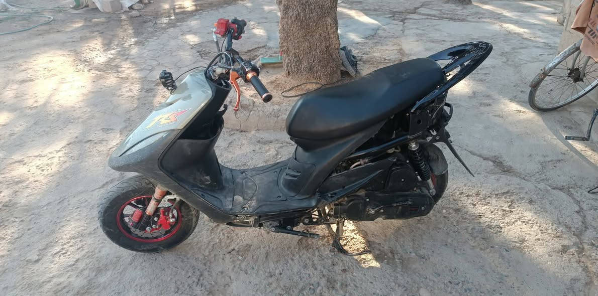 دراجه ماكس عدله للبيع موديل 2025 كفراتها موجوده السعر 450 او بيها مجال مكان ديالئ بعقوبه بهرز التصال ***********
