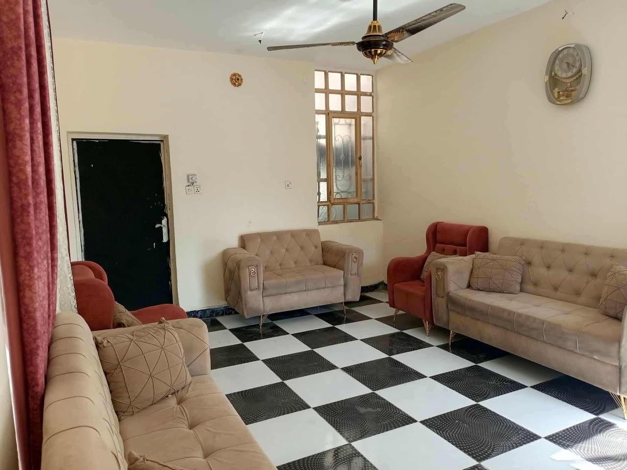 شقة مؤثثة لايجار شارع 80 نجف خلف اسماك غرناطه للاستفسار *********** واتساب
