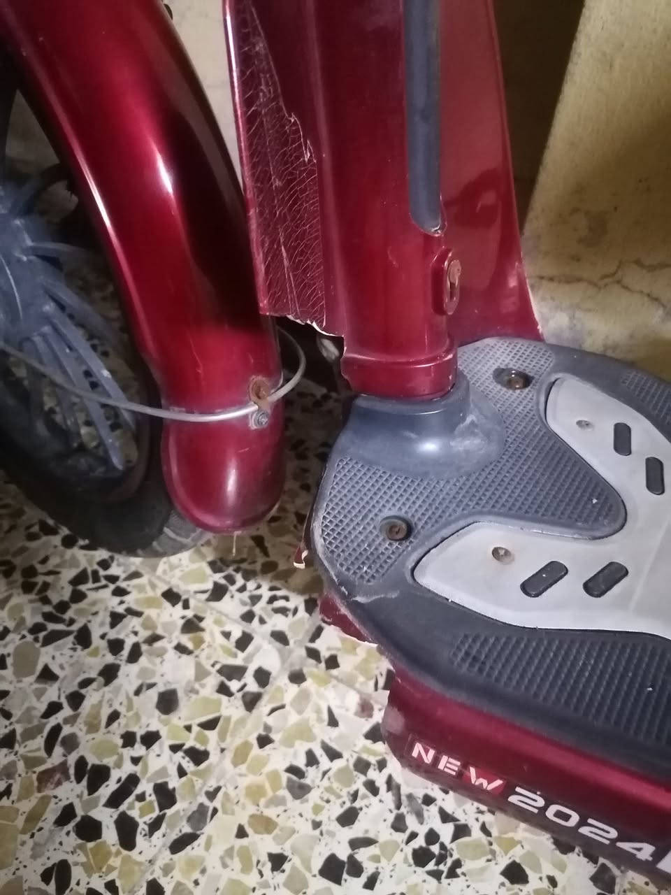 ماطور شحن حجم 20 اربع بطاريات شرط كلو شغال اشاير لايت هورن بس كسر بل درع موضح بل صوره شراي تعال واتساب***********
