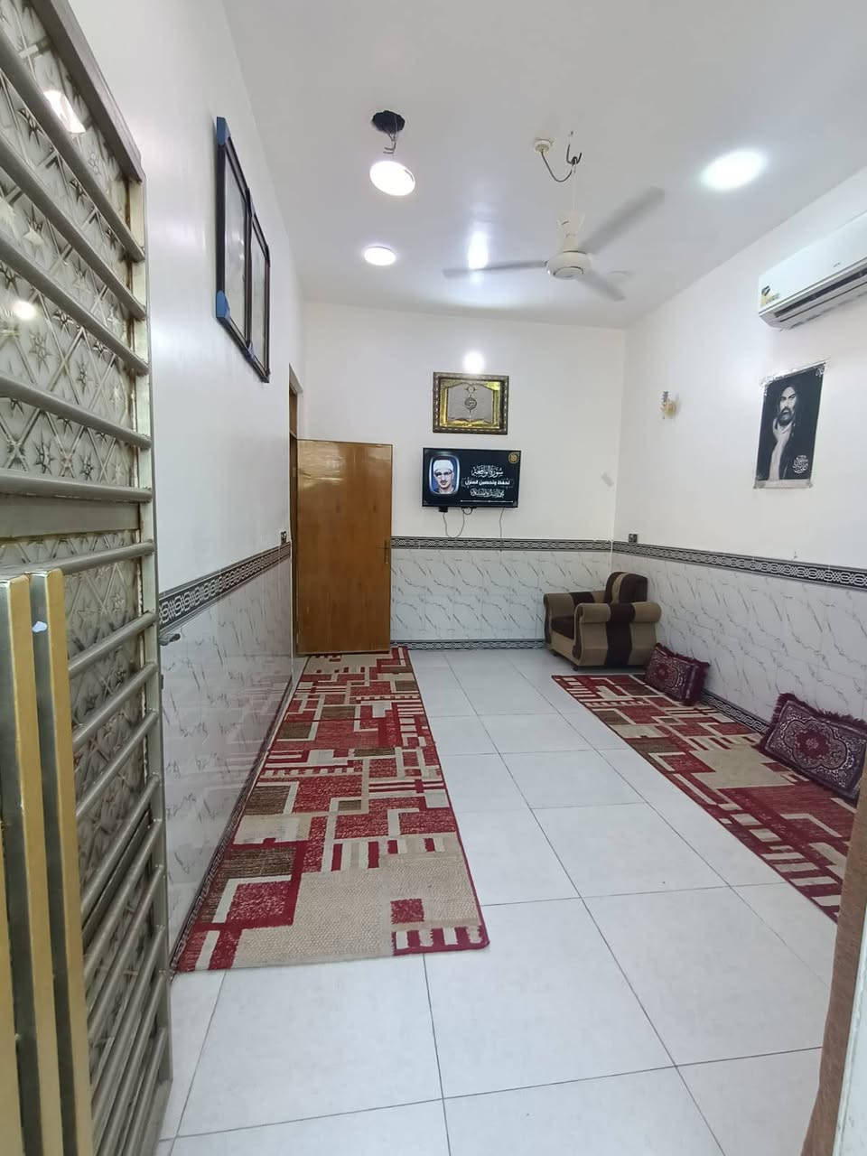 يا لله سلام عليكم بيت مجمع بيتي الثاني  100 متر  قرب شارع 15 سند  يتكون ستقبال وصلاه ومطبخ وغرفه وصحيات 2 بنيان درجه اولاه كلشي كامل ما عايز اي شي 
وسعره 65  وبي مجال بصيط الاستفسار وتساب  *********** 
 هاذا مفتوح ***********
