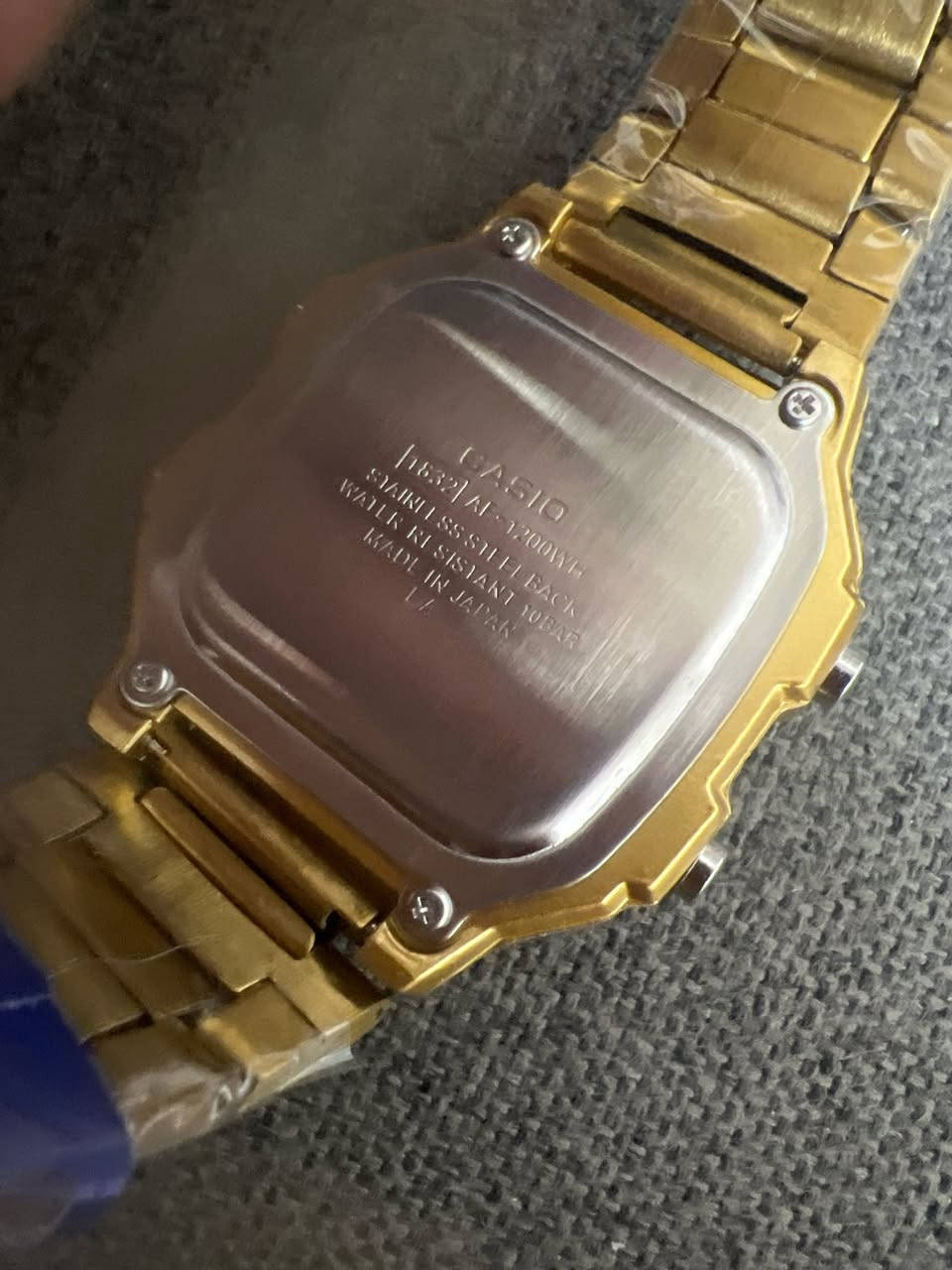 ساعة كاسيو الرويال الذهبية! ✨
Casio World Time) بلونها الذهبي الملكي الفاخر، متوفرة الآن بأناقتها الكاملة مع علبتها الفخمة والتاغ الخاص بها 🎁.
 المميزات: توقيت عالمي، خريطة، منبه، وإضاءة ليلية مع مقاومة ممتازة للماء.


**إذا كنت صاحب هذا الإعلان وتريد حذفه لأي سبب، رجاءا أرسل رسالة إلى الدعم الفني**