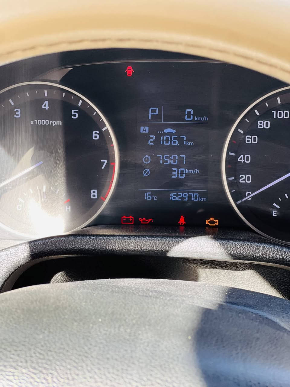 بسم الله الرحمن الرحيم 
السلام عليكم ورحمه الله وبركاته 
هونداي النترا /سوبر خليجي 
موديل /2018
مواصفات /واحد على واحد ماعده بصه 
سياره/ بيه بارد بدور خلفي مقدار شبر 
سياره /مكفول كفالة عامه 
سعر سياره /160وبيه مجال 
رقم اربيل /الدولي بسمنه 
رقم الهاتف/ ***********
ملاحظه/ مراوس النترا 25لو24خليجي    سيراتو موديل 24لو 25 فرق نقد
