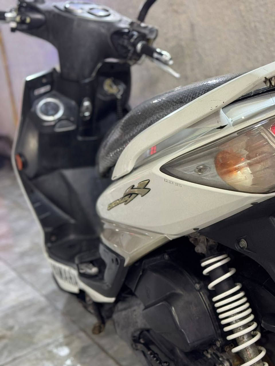 السلام عليكم
سكنس فحل طلاعات
فئة كولد اعلى فئة بل سكنس 
نوزل خطين
دراجه نضيفه ومحرك ما مفتوح عل فحص
كفرات ختم واحد 
جيب فيتر وتعال 
دراجه بلاديه ونضيفه 
السعر : 900 قفل
الرقم :***********
العنوان : البياع
