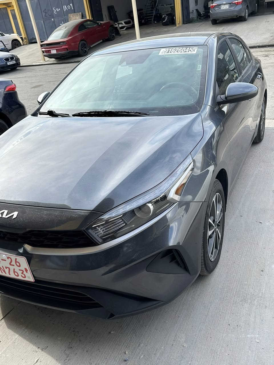 سلا وعليكم
كيا فورتي موديل 2024 مواصفات LX 

ماشي 37 الف بدون صبغ بدون ايربك 
فقط بيها نص جاملغ صبغ و تعديل جدا بسيط بل صندوك مابيها اي قطعه كلير ولا اي قطعه تبديل حته دعامية خلفي مالتها بلاديه 

دخول جديد تترقم شمالي مكان سيارة بدهوك 

للاستفسار اتصل على ارقام تاليه 

***********

***********
