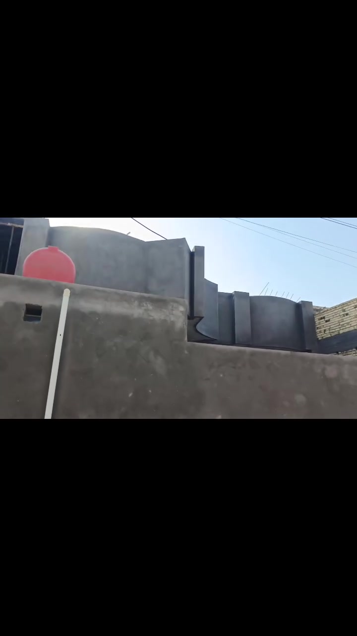 بيت مساحه 200 ستقبال 7ب 4 متخل 2 صاله 85ب 4 غرف نوم 5 ب4 مطبخ 4ب 4 مطبخ حار3ب2 طارمه 5 قرب حسينيت علي حامي وي نهر رابع شارع ***********
