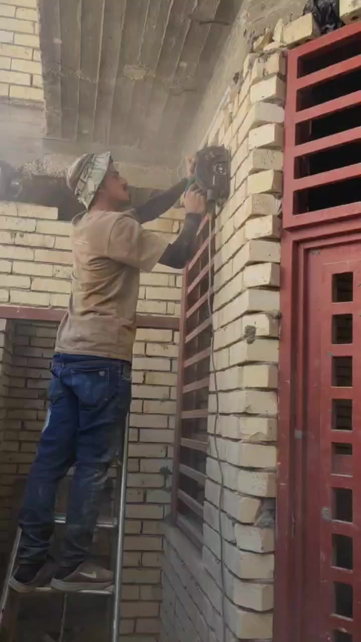 السلام عليكم ورحمه الله وبركاته عمل اليوم حفر نزالات وتثبيت البايب  وتسليك منزل طابقين خلال  وقت قياسي والحمد لله ..
ابو نور الكهربائي لعمل كافة التأسيسيات الكهربائيه لكافة المشاريع والعمارات والمنازل السكنيه  في كربلاء واقضيتها للتواصل ***********
