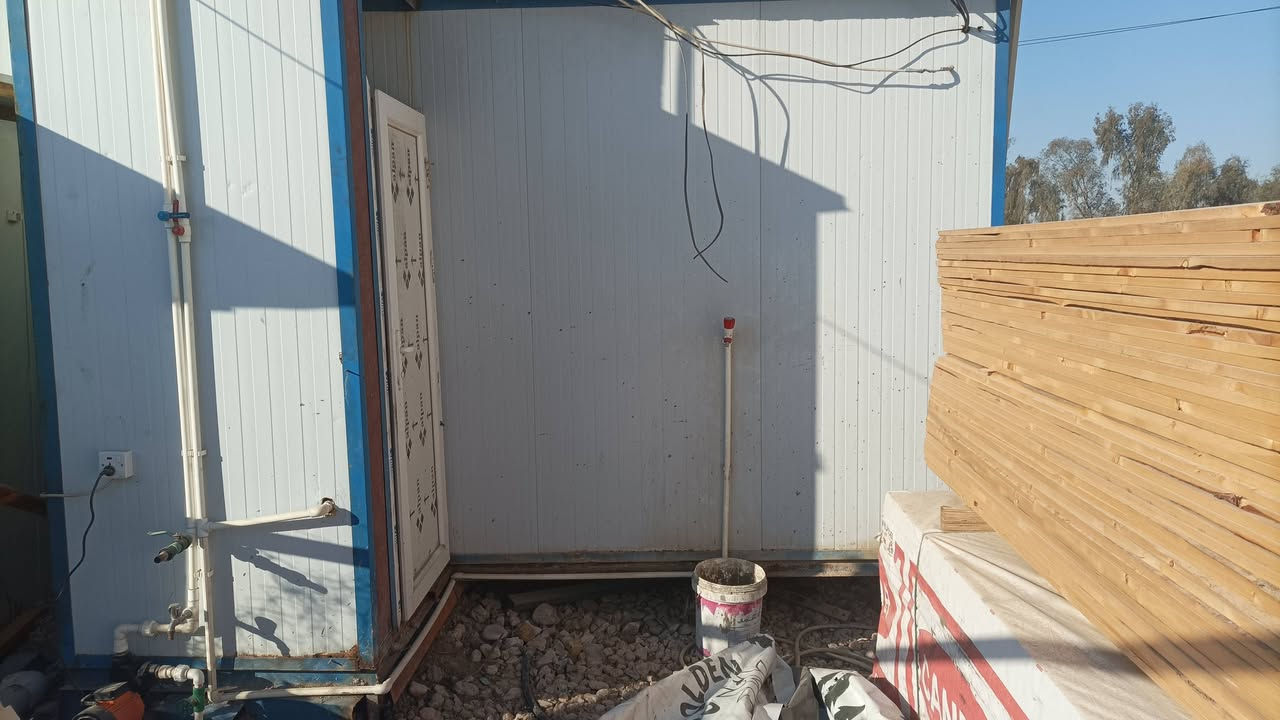 السلام عليكم اخي الكريم كرفان4×4معه ملحق تواليت خارجيه الاتصال ***********
