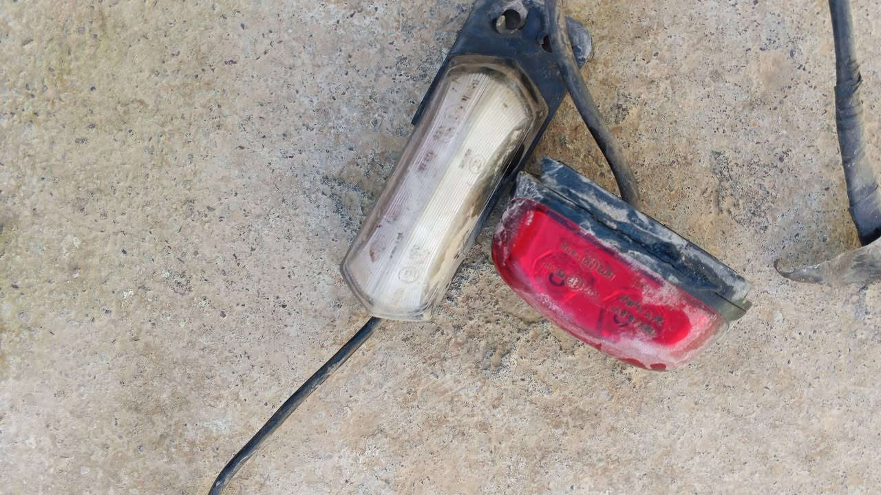 صندوق للبيع مال بالنص نشرات اثنين اصلي بلادي السعر 125 وبي مجال ***********
