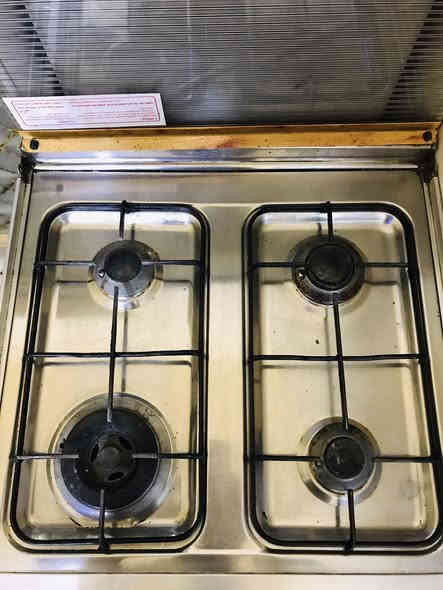 طباخ اخو الجديد 
4 عيون وفرن شغال على الفحص 
لون صاج فاتح مميز 
استعمال 4 اشهر 
السعر 120 وبي مجال 
العنوان النجف 
اتصل بالرقم واتساب ***********
