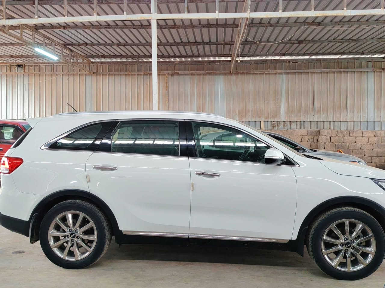 سلام عليكم سيارة كيا سورينتو موديل 2018 خليجي مكينه V6 
ماشيه 130ـــ مكينه مامفتوح مواصفات بصمه+صندوق شفط+بردات بلادي+مرايات شفط+ويل اكروم+ثلاث مقاعد تبريد+كامره+شاشه لمس+تحكمات ستيرن+مثبت سرعة
ضرر بدون صبغ مكانين تعديل بارد صغير
مراوسه حسب القناعة
عنوان طريق اربيل موصل ناحية برطلة
للاستفسار ***********/***********
السعر 235 $$ وبي مجال
