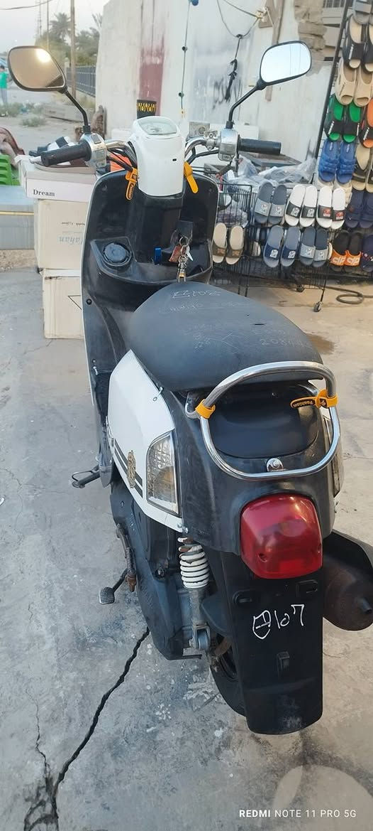 بلاديه بلاديه بلاديه
مامفتوح منه برغي ماعدا صارت خربطه بيه لبالنه الكابريته بدلته وطلع صوج صوندت الهوه مشكوكه بس وسويته 
يعني الكابريته الاصليه  هم انطيكياها وياها وشرط  ع فحص 
دراجه نص نكره شوكت متجيه كهربائيات كامله دبلاته اتخبل 
الدراجه تاخذه انطيك بيه ظمان 
***********
