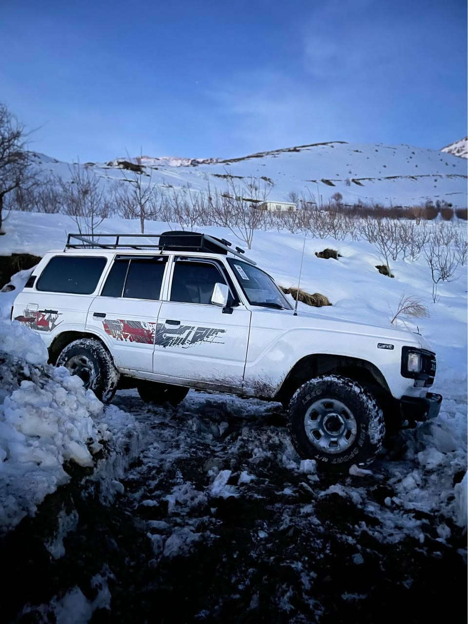 لاندکروزەر 
🔺گێڕ و دەبڵ گێر و مەکینەو ئەکسل بەشەرت 
🔺مۆدیل ٨٩
🔺هەیکەلی جوان و قیت و قۆز 
🔺چوار تایەی جەبەلی 
🔺ناوەوەی خاوێن و جوانە 
🔺بەرەدەرگا و بەرگە کوشن نوێ و جوان
🔺ئایپاد 
🔺لایت و بلاجکتۆری بۆ بەستراوە 
🔺چەمچە بۆ بارهەڵگرتن 
🔺سەیارەیێکی بەهێز و ماڵی شاخ و قوڕو بەفرە
🔺نرخی گونجاوە 
***********📞 Singapore
