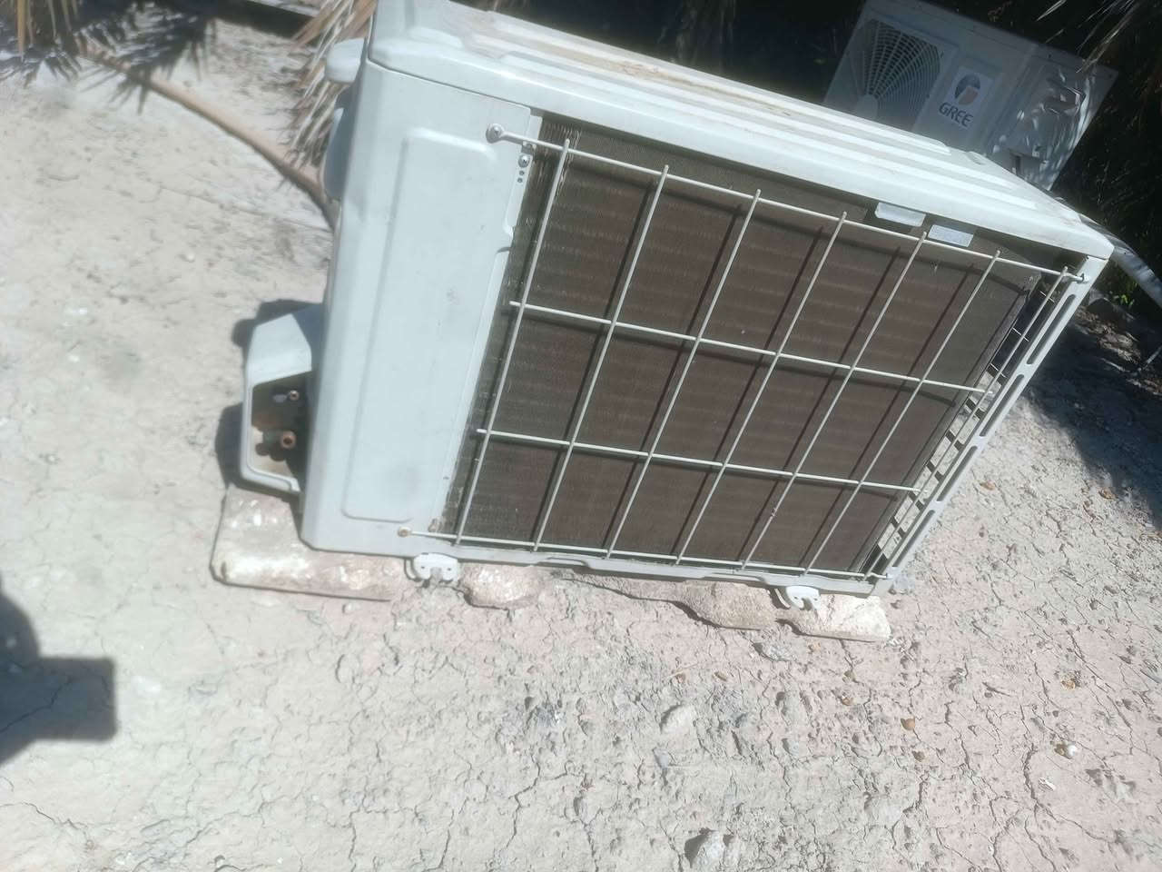 سلام عليكم قطعه خارجيه طن ونص دبل راديتر شغاله مابيه شي كبل شد مشحونه غاز  سعره 125 بيه مجال مكاني كرمة علي *********** البصرة, العراق
