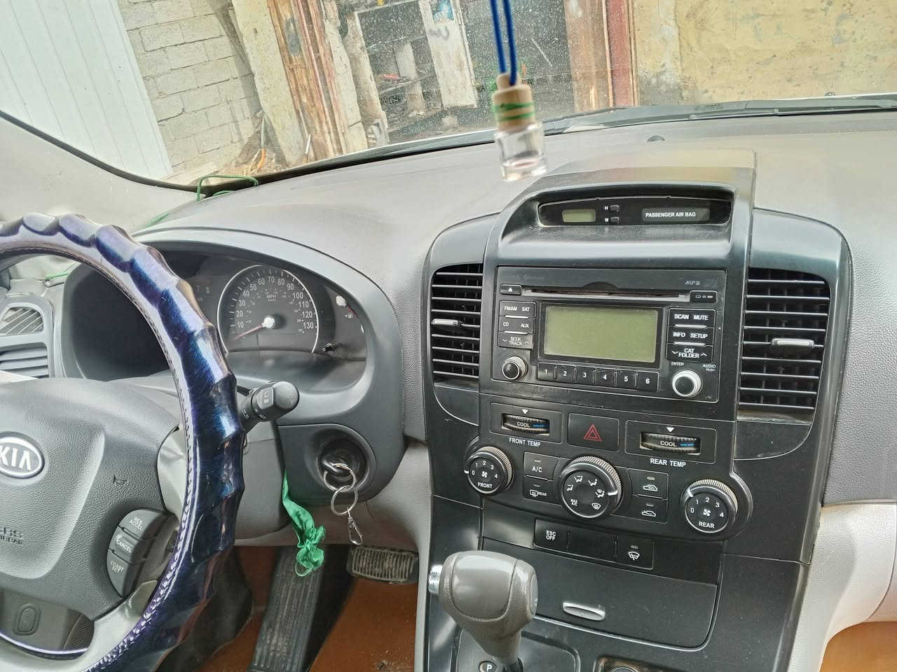 سلام عليكم سيدونه 2012انكليزي  واصط بسمي متجايه ومعمره عوزهه صبغه بس مكفوله من الكص محرك كير حداديه دشمه كله جديد مكاني سماوه رميثه سعر 110 اتصال ***********
