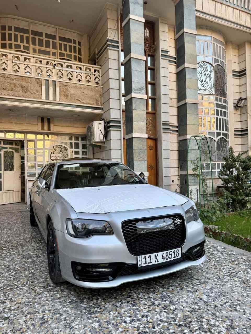 سلام عليكم للبيع
- كرايسلر  اوباما 300 s
ماشية 33 

-موديل : 2023

رقم بغداد الدولي باسمي هزة جديدة وسنوية جديدة

حادث قطعة وحدة فقط الجاملغ الامامي بدون ايرباك

المواصفات :  S فول واحد ع واحد 

- 6 سلندر محرك 3.6L

- حساسات خلفيه 

- اشاير بالمري

- شفتات 

-كشنات جلد بلادي مع شعار S ( لون اسود  ) 

-بصمه تشغيل عن بعد 

- سقف بانوراما

- رادار جانبي

- مراة نقطة عمياء  

- مصابيح اماميه زنون مع بلوجكتر LE

- شاشة كبيرة مع نظام ملاحة

- سستم صوت مع دمام خلفي 

- تدفئة ستيرن

- ⁠نظام ترحيب 

- دخول ذكي بصمة 

 تدفئة مقاعد

مكاني بغداد الكراده *********** السعر 260
