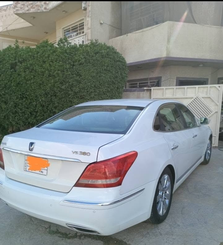 ​تفاصيل ومواصفات السيارة:
النوع: هيونداي سنتينال (Centennial).
​الموديل: 2012.
​المحرك: 6 سلندر.
​اللون: أبيض.
​الممشى: 250 ألف كم.
​المواصفات: فتحة سقف، تشغيل بصمة، كشنات جلد (وباقي مواصفات السنتينال).
​الرقم: بغداد خصوصي (السنوية والوكالة جاهزة للتحويل).
​حالة السيارة (الإيجابيات والنواقص):
​المحرك والكير: جاهزة، السيارة تشتغل وتمشي وما بيها أي مشكلة والحمد لله.
​البدي: بيها ضربتين من جهة الباب وتم تصليحها، وبيها شوية صبغ.
​النواقص (واقع حال): للأمانة واختصاراً للوقت، السيارة أبيعها بوضعها الحالي وتحتاج ترتيبات بسيطة لمن يحب يجددها 
​السعر: 90 ورقة (وبيها مجال بسيط للشراي الجاد).
المكان: بغداد - شهداء السيدية 
​للاستفسار وتحديد موعد للمعاينة، يرجى الاتصال على الرقم: *********** 
أو التواصل على الخاص.
