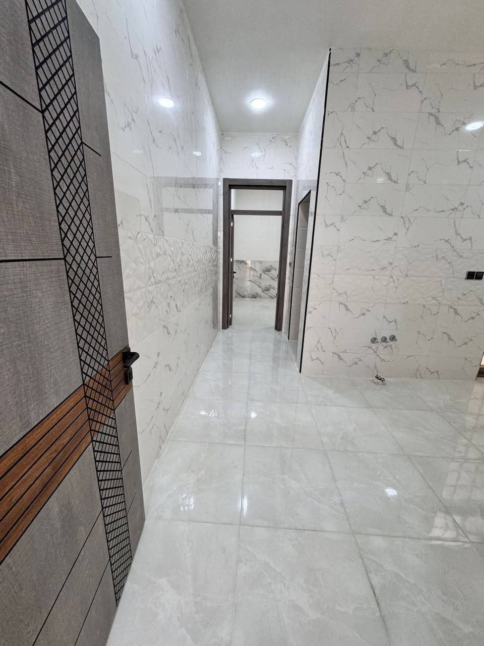 دار للبيع مساحته 100م 🏠 مكانة حي العسكري قطاع 16 بناء 

طابوق جمهوري عده الستارة البيت بي 2 غرف نوم 💤 وستقبال 

ومطبخ وصحيات بناء 2026 درجة أولى ✅

معروض مباشر من صاحب البيت 🏠 سعره مناسب جدا 

للاستفسار ☎️

***********
***********
