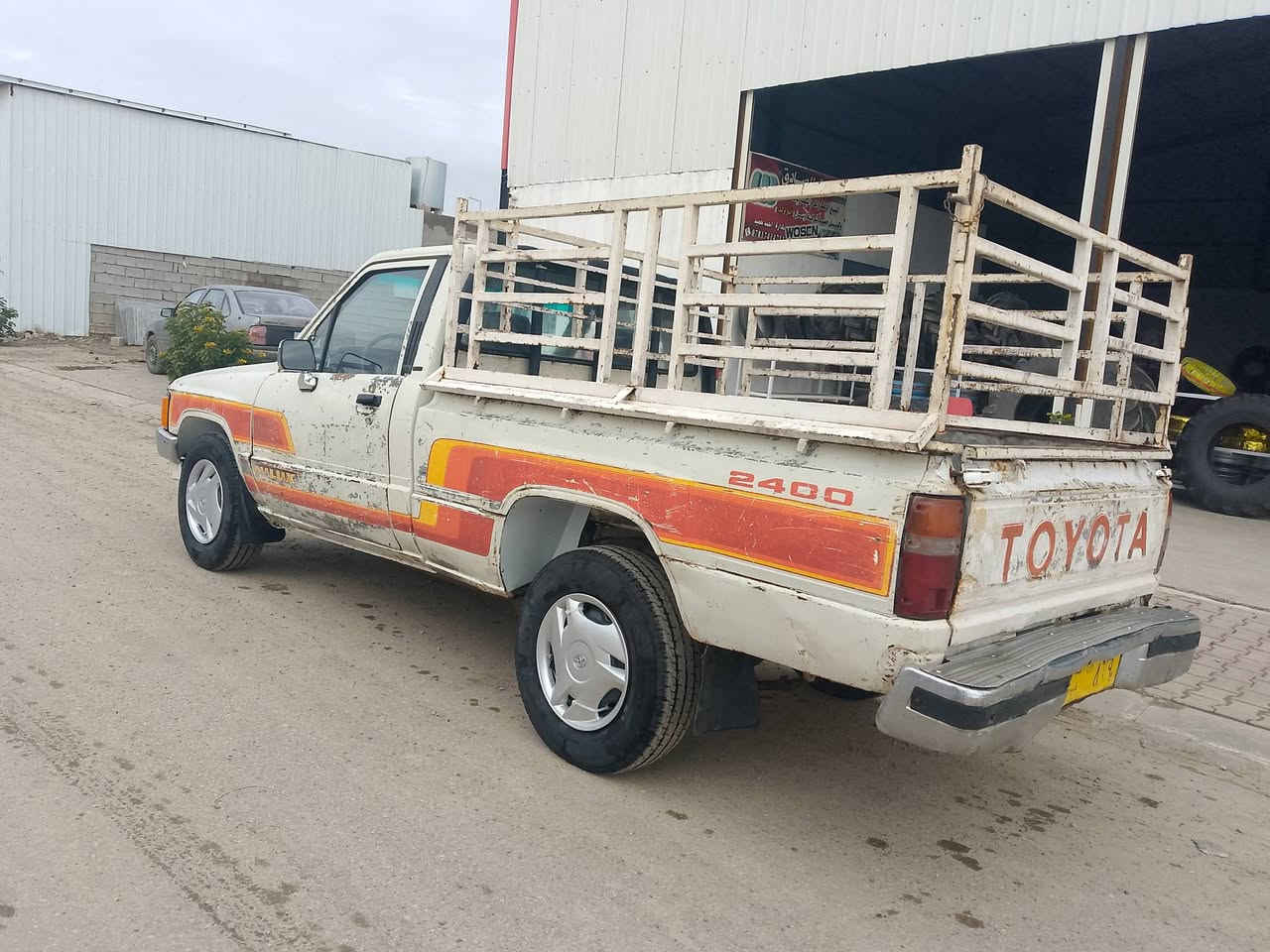 السلام عليكم بكم ٨٨ كروسيده ٤ كير محرك جديد صار سبوع جفتو كامل كير شرط تايرات جدد مال جنيه واليريد يشتغل بيها صاحبها متوفي واهلها موجودين ابيع حبل مكفوله قانونا وعشائيريا السعر ٣٢ بيها مجال قليل ***********
