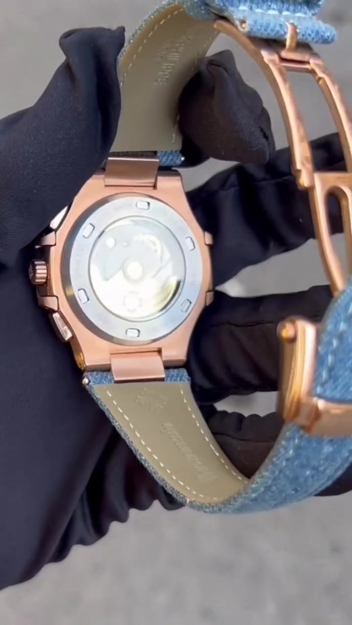 دكّة الساعچـي ⌚️
.
في الدنيا ساعات تقيس الوقت — وساعة واحدة تقيس من أنت.🔥
.
Patek Philippe Nautilus
.
 Swiss Made — Genève
.
 لا يُشترى لمن يريد ساعة .. يُشترى لمن يستحق إرثاً 🏆
.
للحجز والاستفسار دايركت او عل الواتساب 📲
يتوفر توصيل لجميع المحافظات 🚚#العراق #reels #trending #viral #luxury.  دكّة الساعچي


**إذا كنت صاحب هذا الإعلان وتريد حذفه لأي سبب، رجاءا أرسل رسالة إلى الدعم الفني**