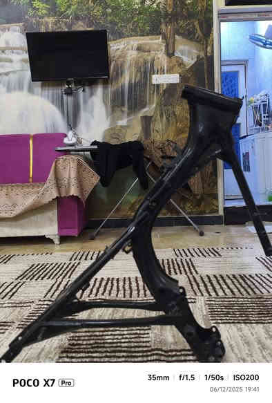 سلام عليكم شاصي ارشه 15للبيع مصبوغ وكامل جيب وشد اصولي 100/100شراي اتصل خاص مغلق'
***********وتساب موجود
