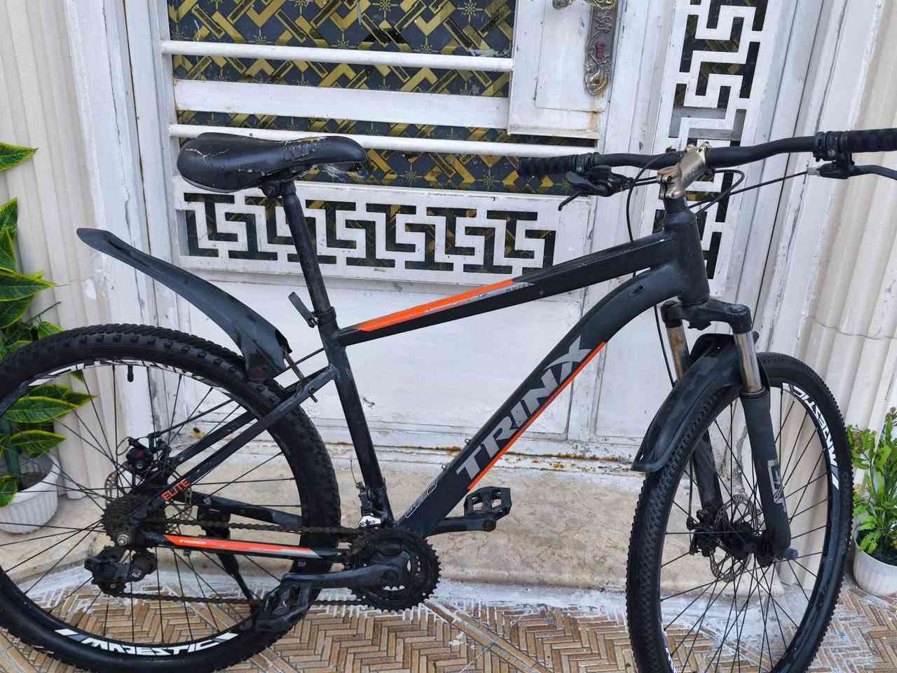 بايك جبلي حجم 27.5 ماركة ترينكس M100 الايطالي
معدن المنيوم اطارات كتان يتحمل وزن ١٤٠ كيلو

بريكات دسك خلفي

السعر 180بي مجال  
رقم الهاتف:***********
وأشتريتة 450ألف الله شاهد وهاي الصورة دليل
وباقي التفاصيل ب الخاص
