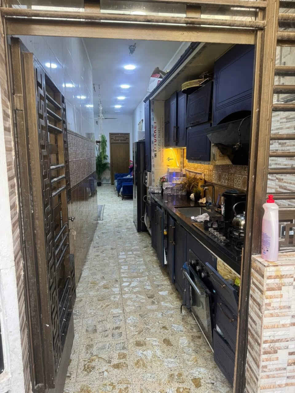 السلام عليكم ورحمة الله وبركاته
بيت للبيع زراعي سند 25 
المساحه /115
الواجه / 6
النزال/ 20
سنه البناء / 2022
عدد غرف النوم /3 وحده جوه وثنين فوك 
العنوان البلديات ضياء الحلفي شارع البانزين خانه ثالث فرع على اليمين  المربع الذهبي 
سعر / 185 مليون 

الهاتف/ ***********
