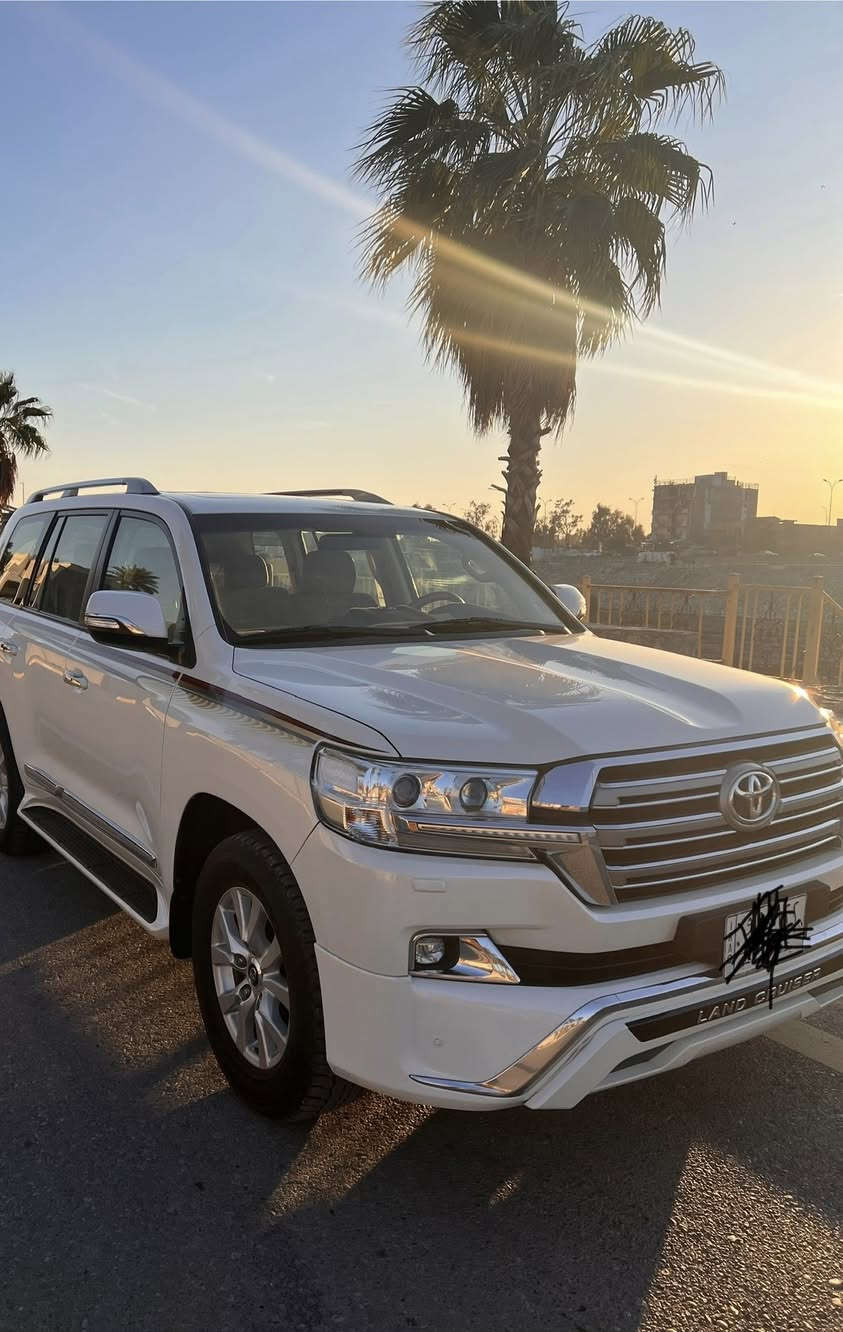 لاندكروز 2017 بريم اصلي ومواصفات البريم معروف. بغداد بسمي  ماشي 180.   بيهة شخط من الجاملغ الخلفي للباب مكحل السيارة للأمانة كلش نضيفة كير ومحرك مكفول السعر 480$. وبي مجال للاستفسار اتصل على  مكاني ديالى ***********
