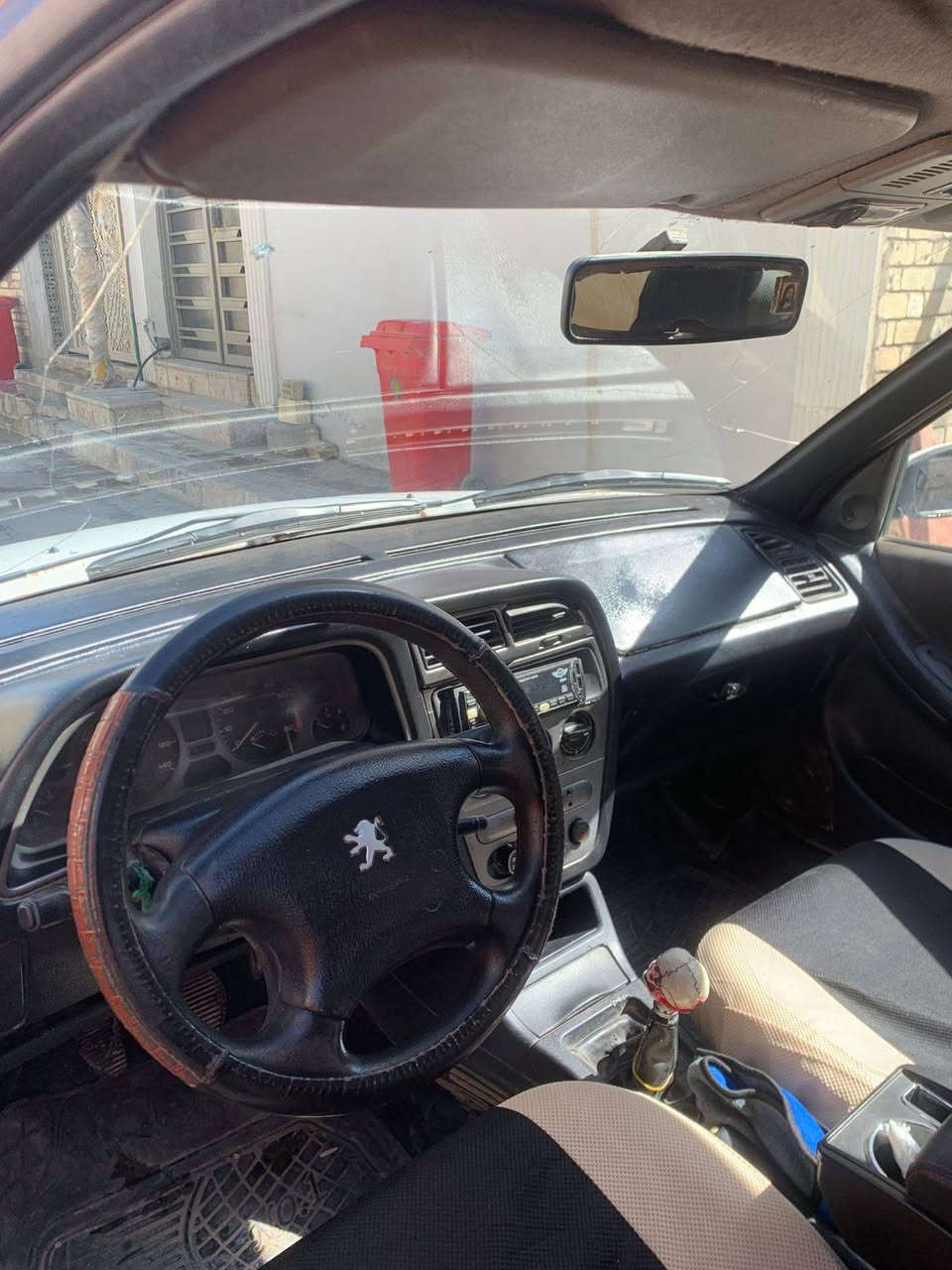 السلام عليكم ورحمة الله وبركاته 
بيجو 306 للبيع 2001 بيها صبغ جاملغ امامي و باب خلفي عكس السايق بيه بارد  
المكان : بغداد الدورة 
الرقم : ***********  
السعر : 35 و بيها مجال
