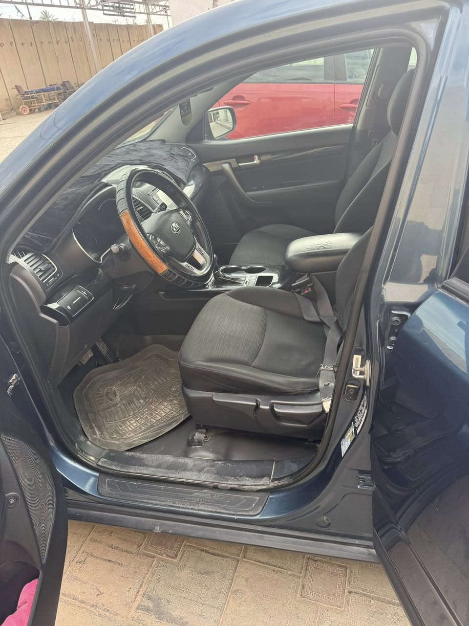 السلام عليكم كيا سورنتو موديل 2014وارد أمريكي ضربتهه جاملغ وبنيد  بدون دواخل السياره حلوه وناعمه بيهه خيط تبخير حيل قليل4سلندر GDI رقم بغداد بسامينه شرط التحويل السعر 120 وبيهه مجال ***********
