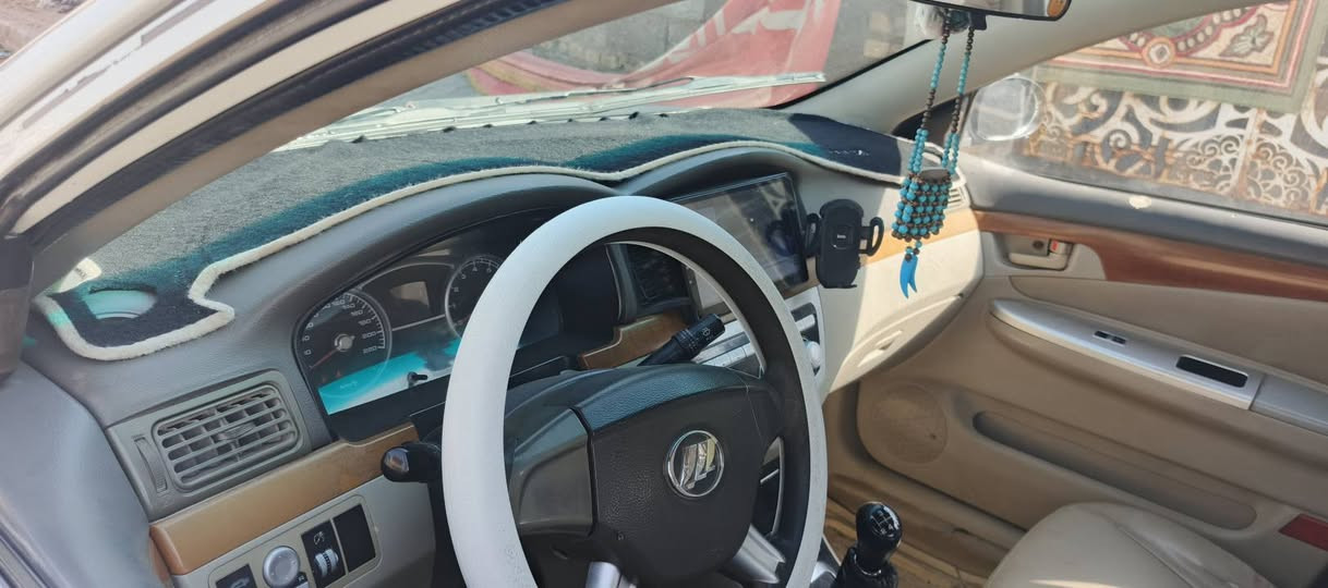 ليفان 620 موديل 2013
مكينة كورلا 1600 حدادية جديدة 
رقم قادسية انكليزي 
بأسمي سنوية 2030
مكان السيارة بغداد الحسينية 
السعر 40
***********
