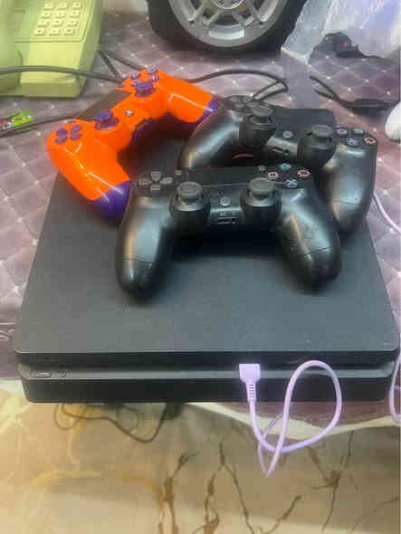 بلي فور سلم 
ذاكره 500 
مكان بغداد
كارتونه ويا 3 يدات 
نضافه 99/100 
مكان بغداد
*********** بغداد
