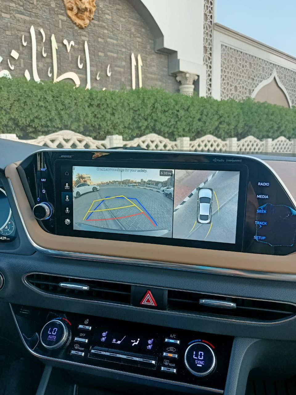 ‎سوناتا 2023 لمتد  فول مواصفات اعلى فئه
‎ضررها بسيط جدا 
تبديل البنيد نفس اللون فقط بدون ايرباك ولا لغود ولا شواصي 
‎حجم المحرك 1.6 تيربو 
‎مواصفاتها :
‎🔹نظام رؤية محيطية 360  مكون من 4 كاميرات . 

‎🔹نظام كاميرات تعمل مع الاشارة تضهر شاشة عداد السرعه  

‎🔹نظام نقط عمياء و تنبية 

‎🔹نضام توقف تلقائي عند الرجوع

‎🔹شحن هاتف لاسلكي

‎🔹نظام المفتاح الذكي ( السياره تتقدم و ترجع بالسويج )  والتشغيل عن بعد

‎🔹نظام اوتو بارك ( السياره تطبگ وحدها ) 

‎ 🔹شاشة كبيرة قياس 10.3 لمس  وشاشة العداد 12.3 انش
‎🔹نظام قيادة  شبه ذاتية

‎نظام تفادي الاصطدامات الأمامية من خلال رصد المشاة .

‎🔹نظام الخروج الآمن عند فتح أبواب السيارة من ترصد اقتراب سيارات أخرى

‎🔹نظام المحافظة على السمار مع توجيه اوتوماتيكي حتى سرعة 145 كم/س .

‎🔹بصمه تشغيل و ابواب 

‎🔹شاشة كاملة لعداد السائق ويتغير شكل العداد حسب المود sports مثلاً احمر و  normal ازرق

‎🔹نظام تثبيت السرعة الذكي (رادار)

‎🔹نظام إغلاق تلقائي للسيارة عند ابتعاد السائق للسيارة وهو يحمل المفتاح

‎🔹مقاعد امامية تدفاء  و تبريد و خزن ميموري

‎🔹حساسات امامية وخلفية

‎🔹شاحن  لاسلكي

‎🔹نظام ازالة الضباب و المطر تلقائي عن الزجاج الامامي

‎🔹بانوراما 

‌‏ 🔹LED اضاءة داخليه

‎ 🔹زينون LED

‎🔹واخيراً السماعات (12 سماعة) 
Boss 

‎العنوان النجف
 
‎السعر 210مع المجال 

بيع او مراوس (سيراتو او النترا شرط النظافة موديل 2015)
 
الرقم:***********
