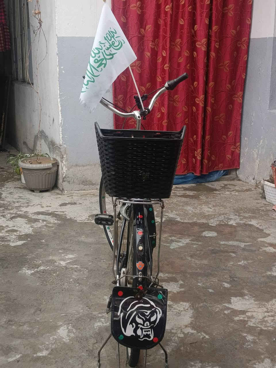 السلام عليكم بيسكل للبيع عبدالحليم حجم26(السعر خاص) جداًجداً نضيف الرقم***********
