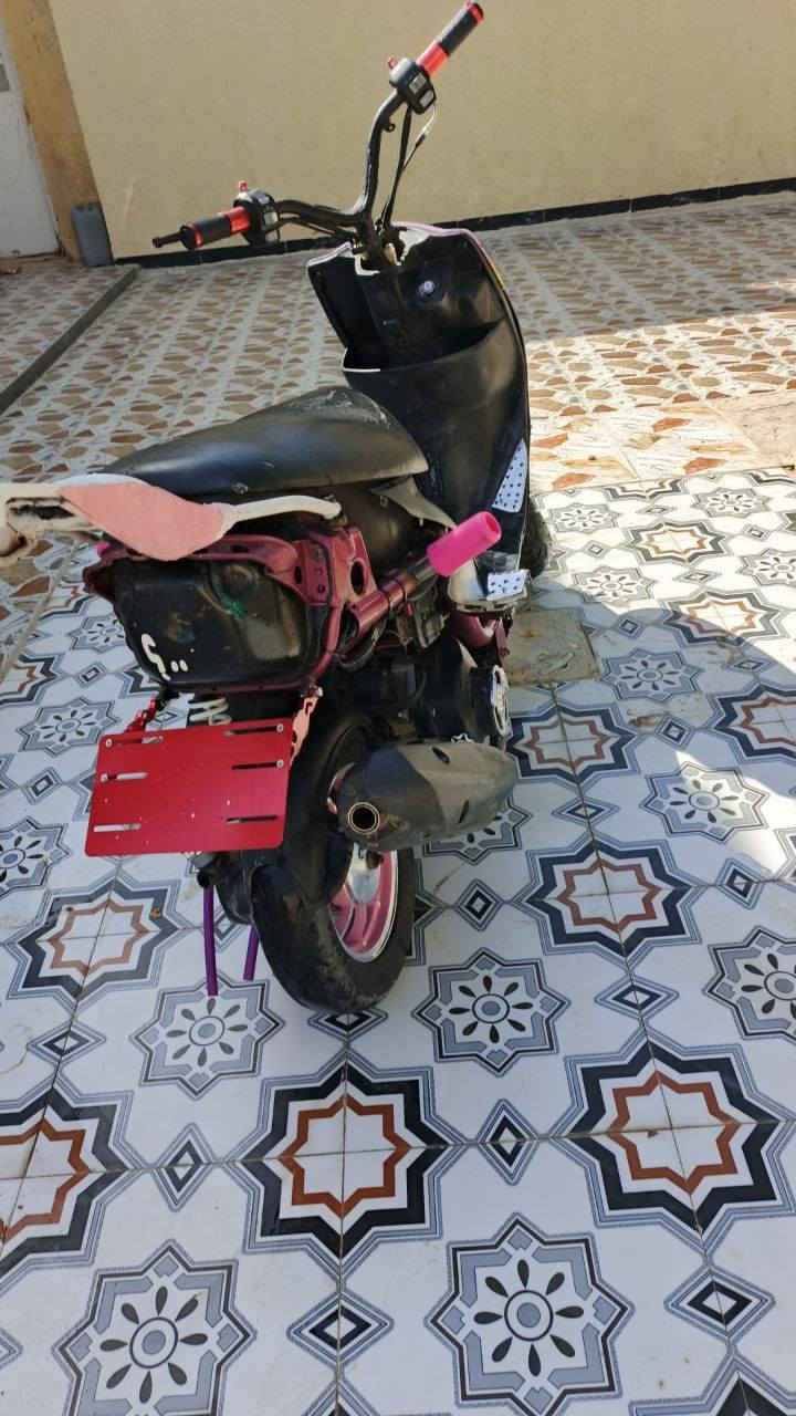 سلام عليكم عمي دراجه لبيع تعمير جديد  كلشي بيها جديد  تشتغل هندر وسلف  بوشه 56 تجي تفحص شلعه وسرعه  مكاني بلقاسم سعر ***********
