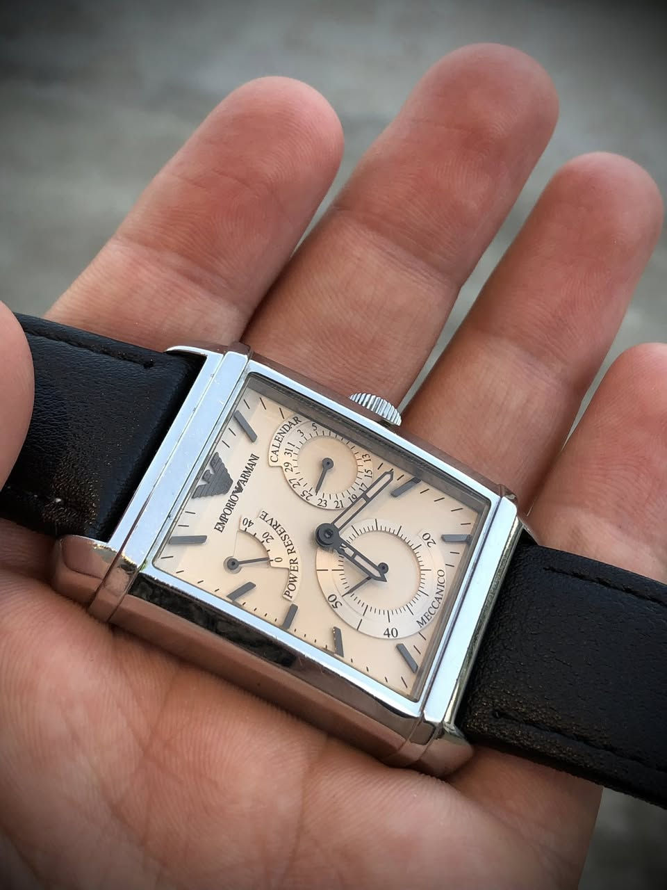 امبريو ارماني اوتوماتيك + تكويك 🇮🇹🇮🇹
نظافة تامة // الشكل مختلف / مينة مميزة بلون مميز/ سير اصلي / بوك اصلي / تحوي سنتر احتياطي الطاقة الذي يصل إلى 40 ساعة / سنتر تقويم /سنتر ثواني منفصل 
‏🇮🇹🇮🇹السعر خاااص لطفا 🇮🇹🇮🇹
يتوفر توصيل لكل المحافظات


**إذا كنت صاحب هذا الإعلان وتريد حذفه لأي سبب، رجاءا أرسل رسالة إلى الدعم الفني**